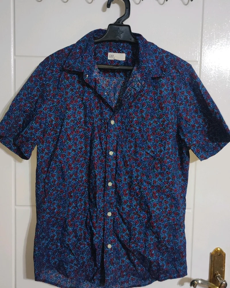 GAP Shirts