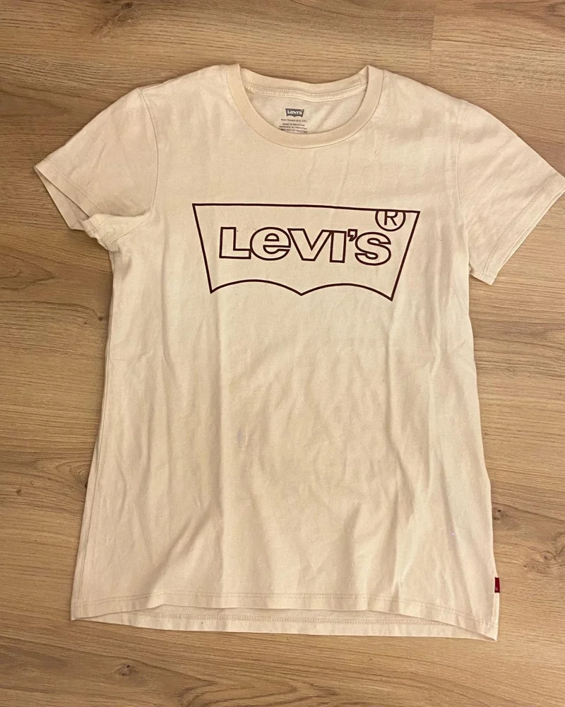 Levi's T-shirts