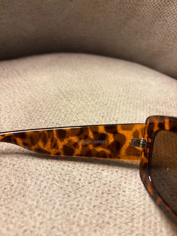 Aerie Sunglasses, Excellent, photo 3