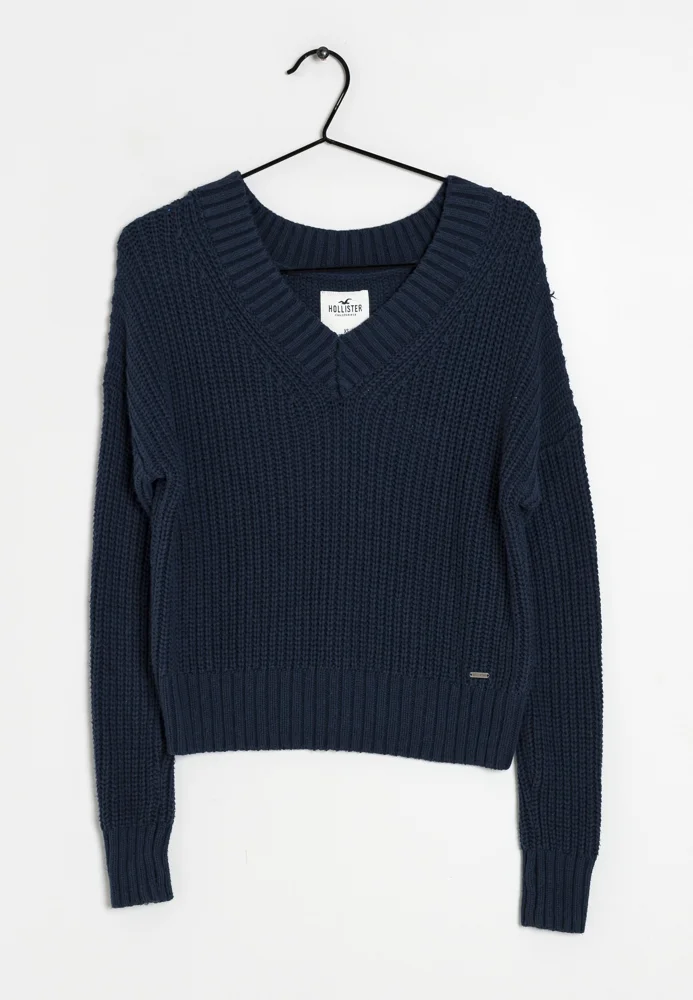 Hollister & Co سويترات وبلوفرات