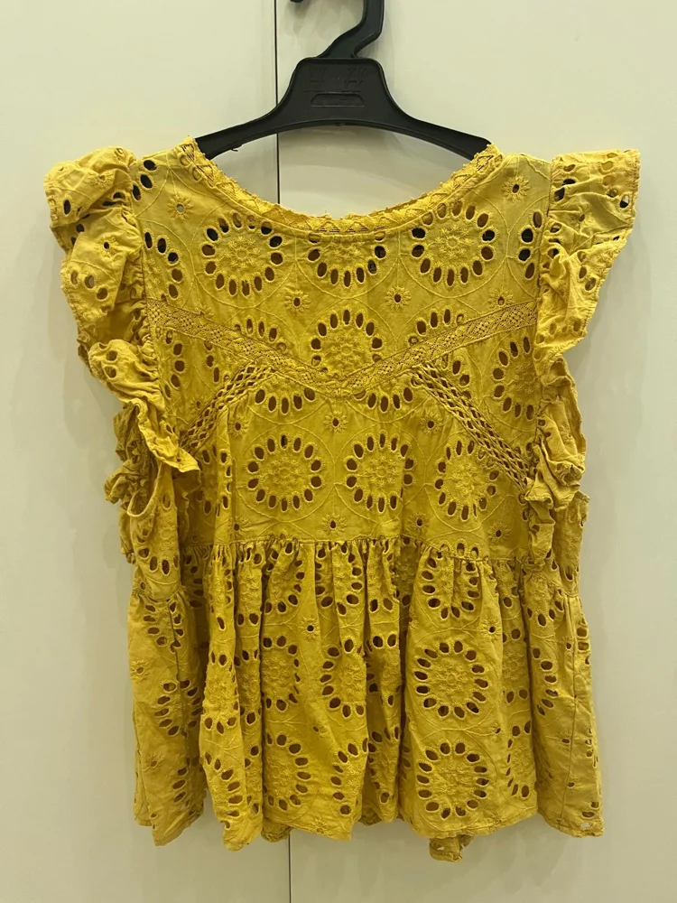 Zara بلوزات