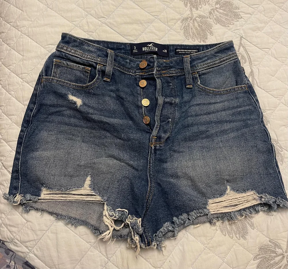Hollister شورتات