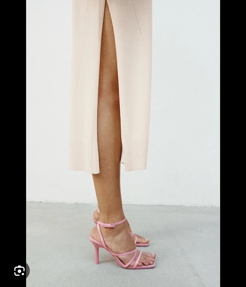 Zara صنادل