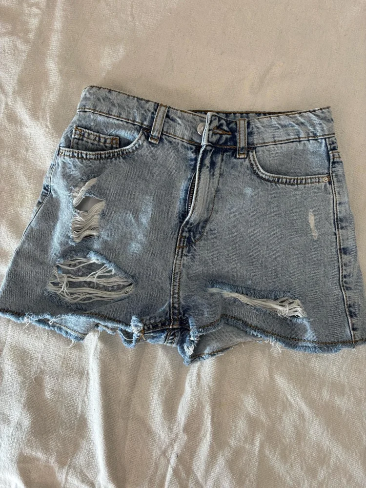 Defacto Shorts