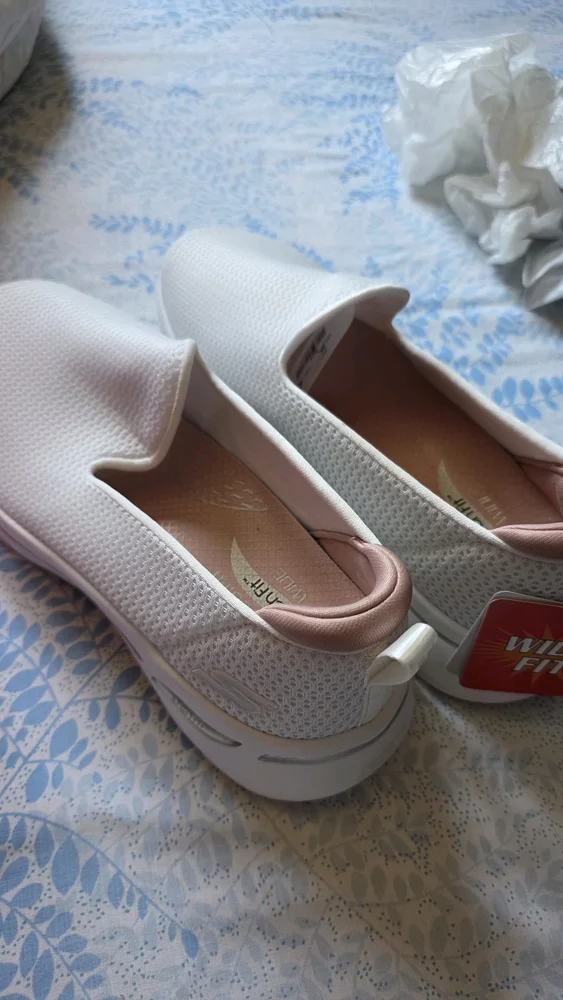 Sketchers Sneakers
