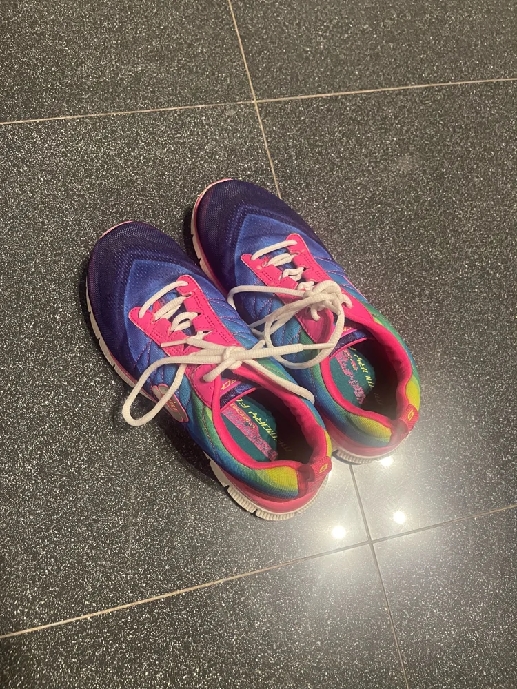 Sketchers Sneakers