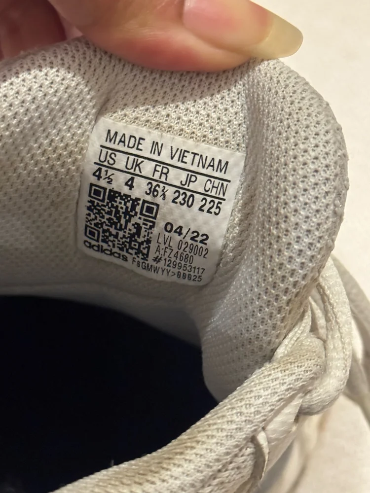 adidas Sneakers