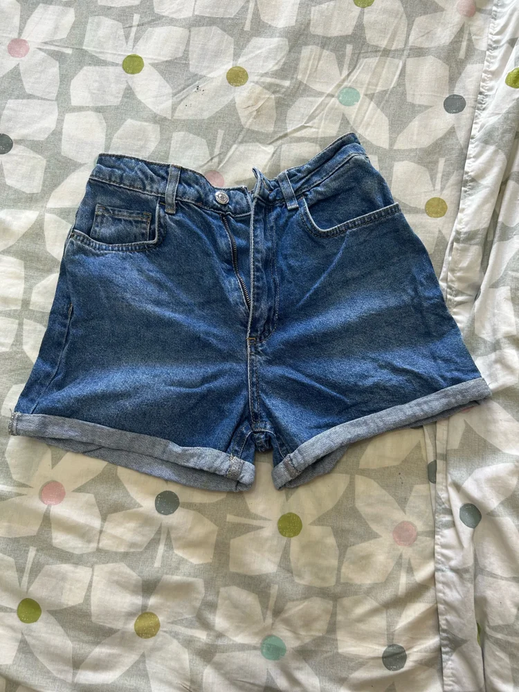 Defacto Shorts