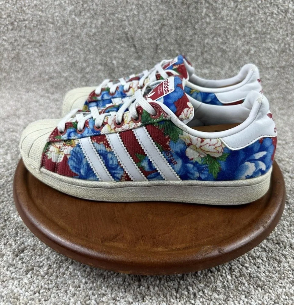 adidas Sneakers