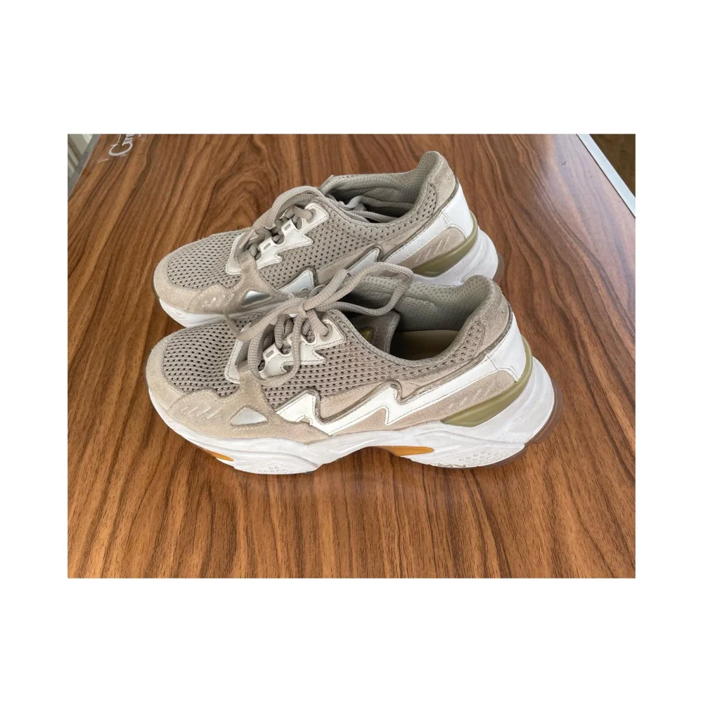 Sketchers سنيكرز