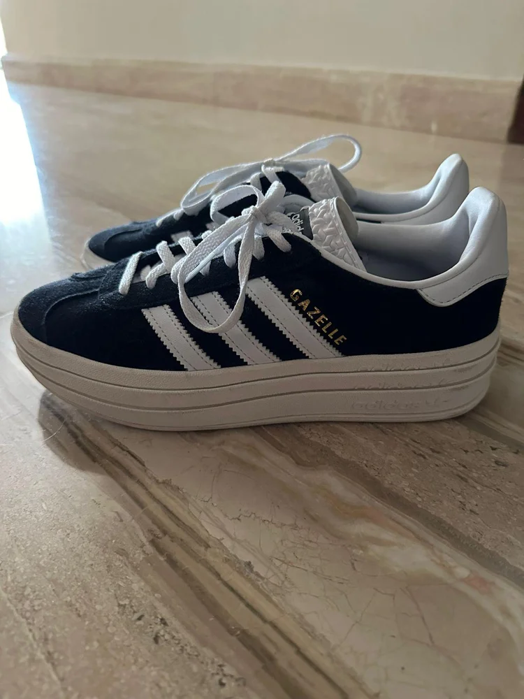 adidas Sneakers
