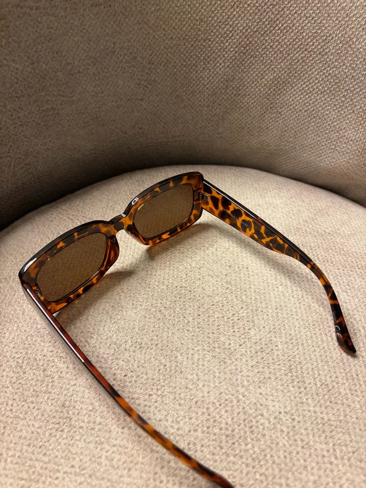 Aerie Sunglasses, Excellent, photo 4