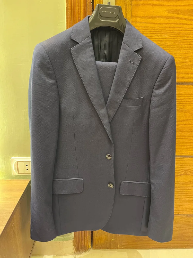 Tie house Suits