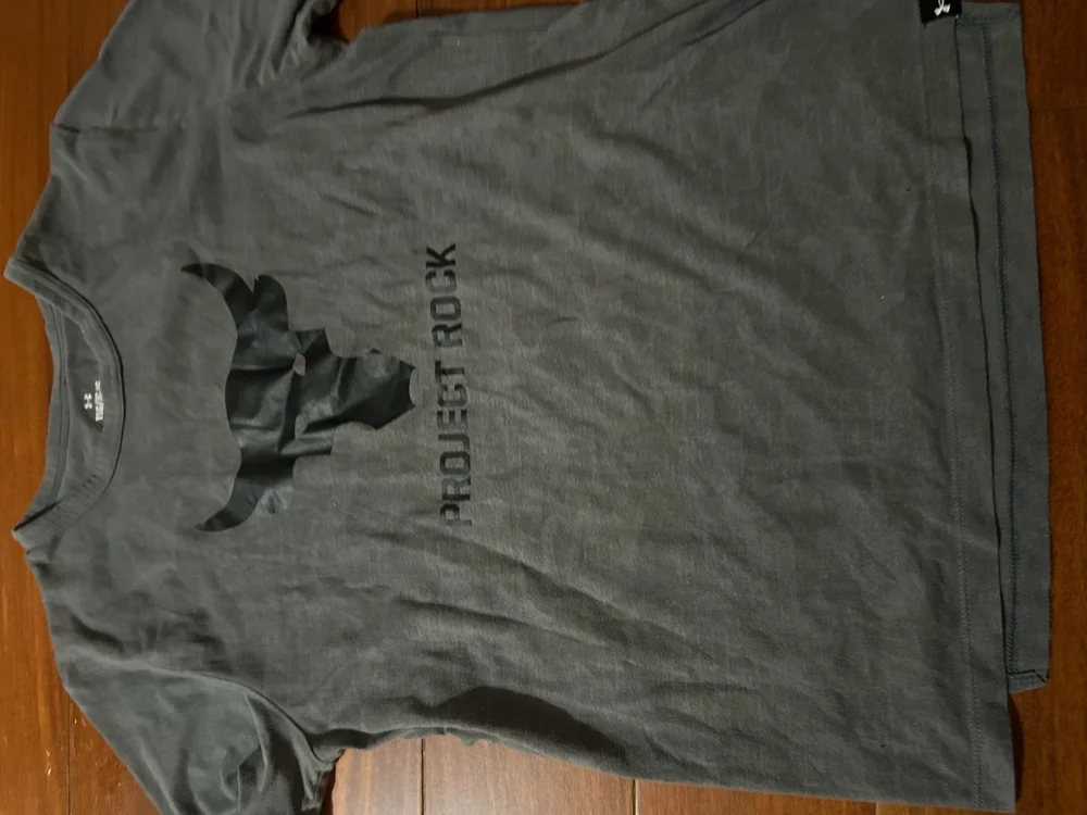 Under Armour T-shirts