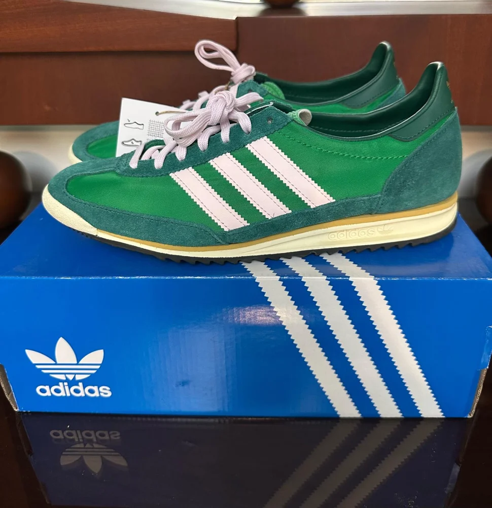 adidas Sneakers