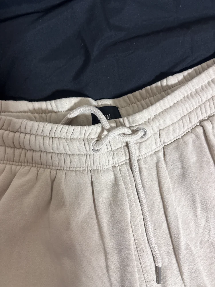 H&M بناطيل رياضية، حالة جيدة جداً، مقاس M، صورة 2