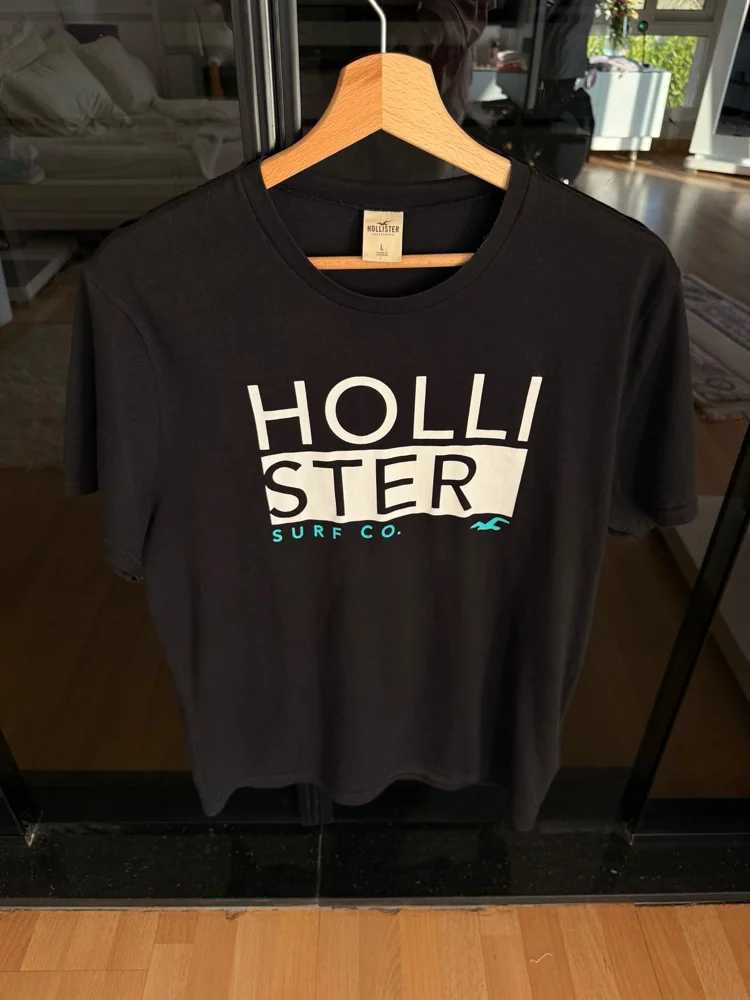 Hollister & Co تيشيرتات