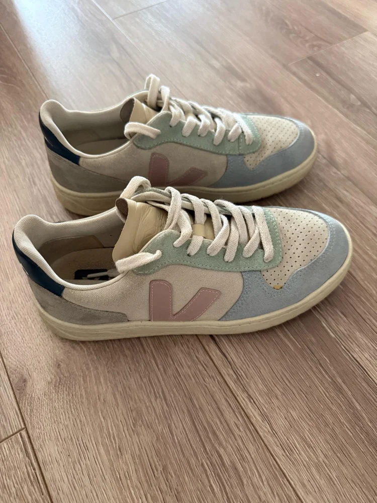 Veja Sneakers