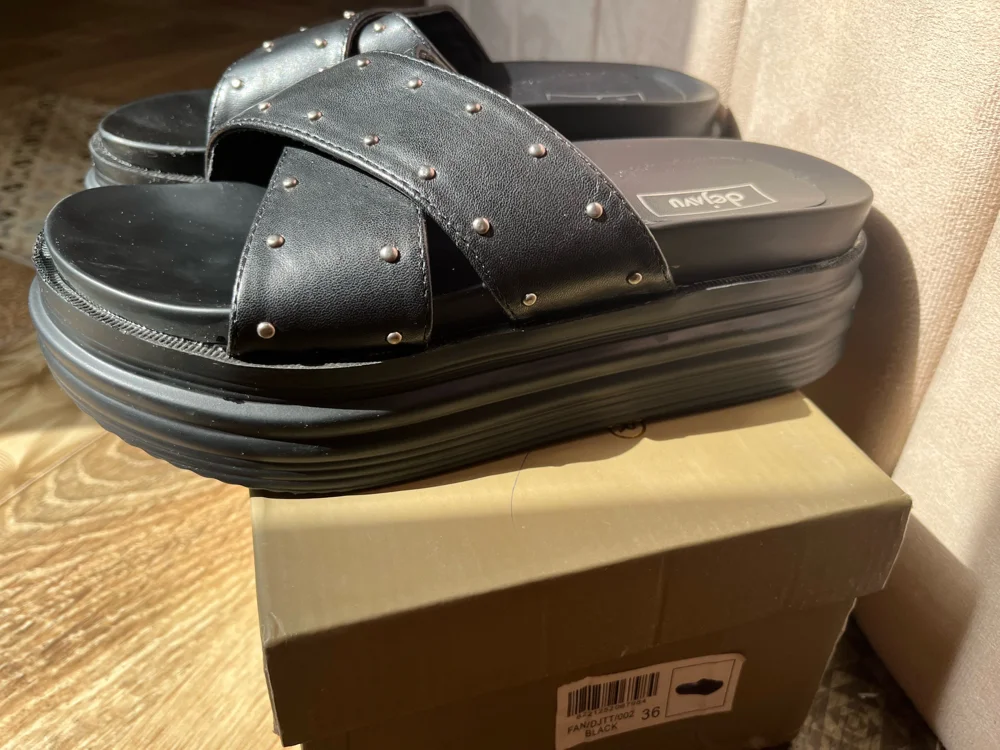deja vu Sandals