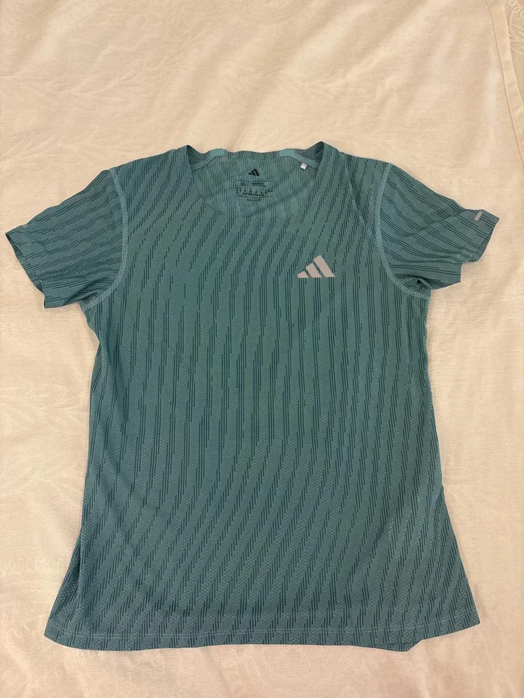 adidas تيشيرتات