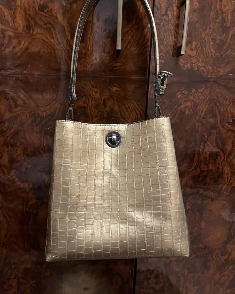 Pixi Shoulder Bag