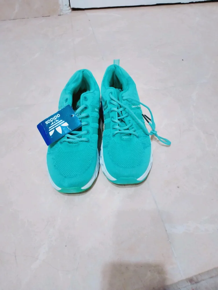 adidas Sneakers