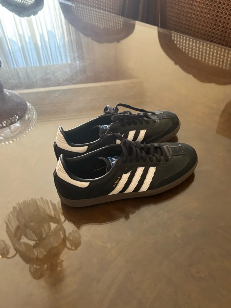 adidas Sneakers