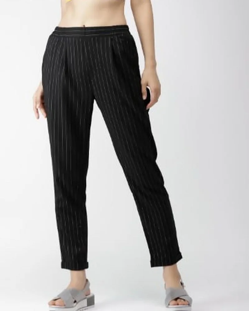 Bershka بنطلونات