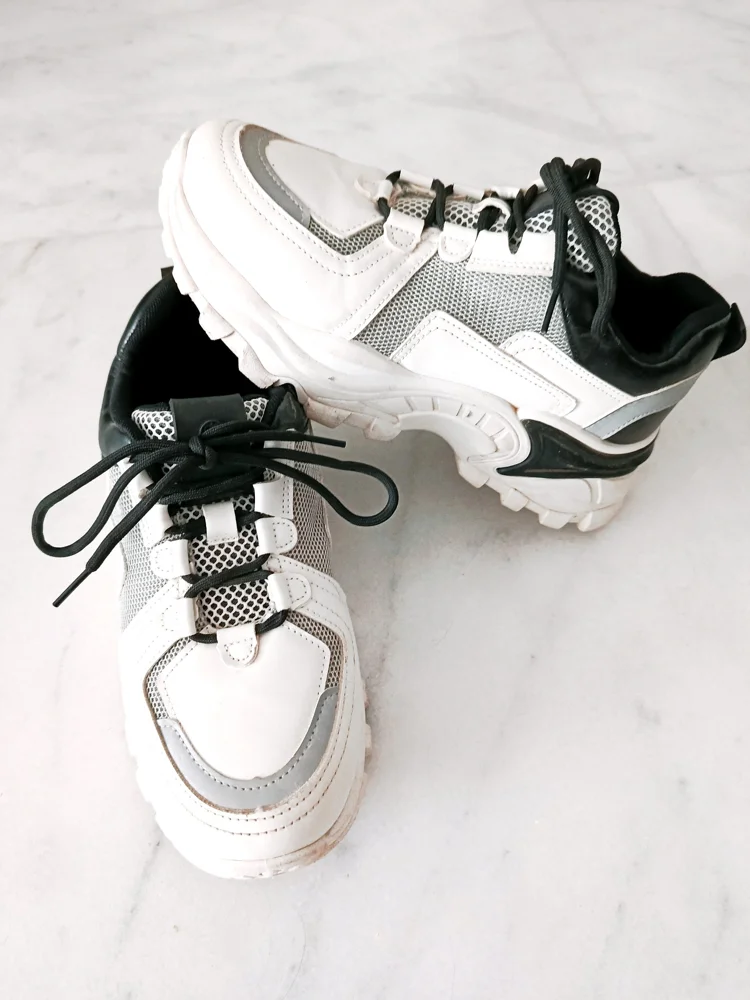 deja vu Sneakers