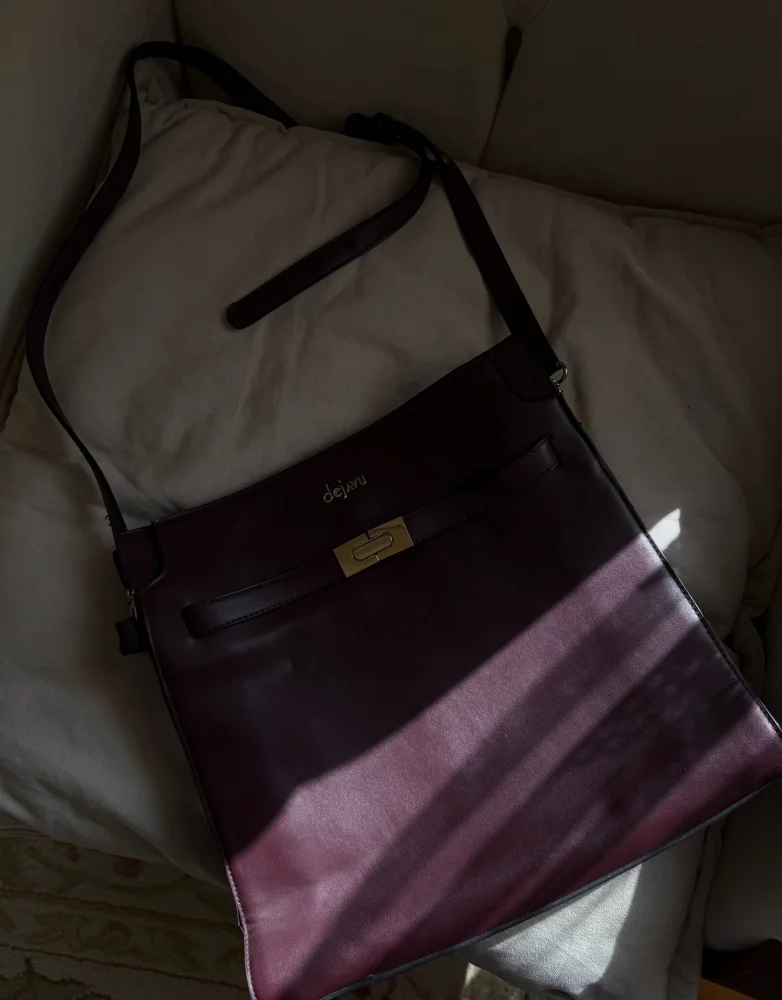 deja vu Cross-Body Bags