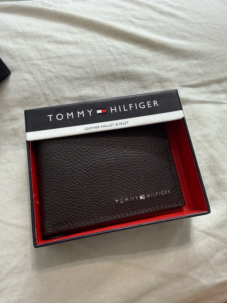Tommy Hilfiger Wallets & Cardholders