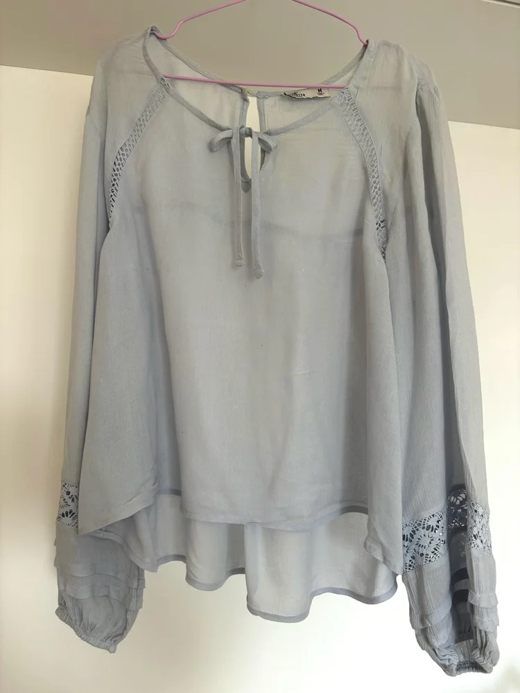 Hollister بلوزات