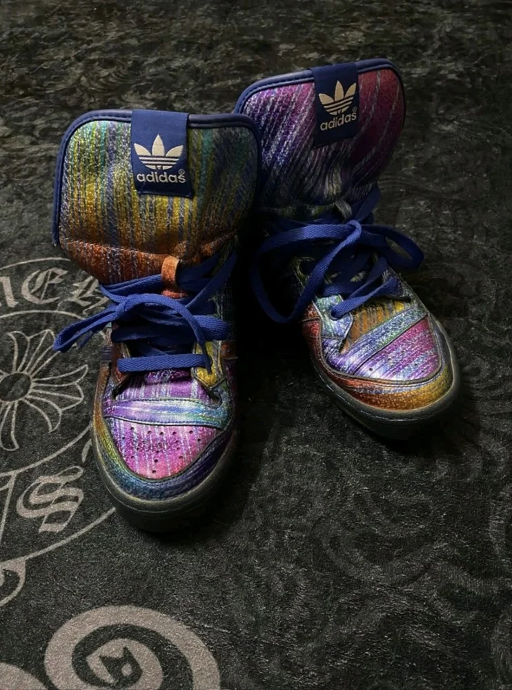 adidas Sneakers