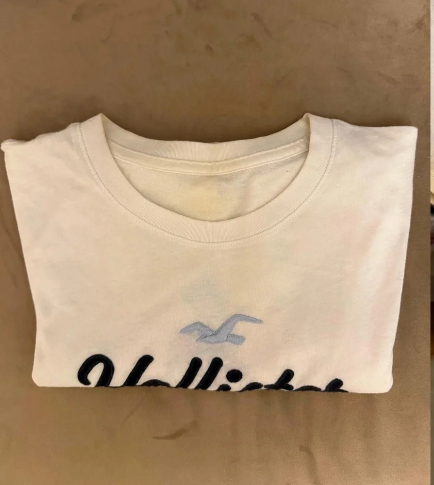 Hollister تيشيرتات