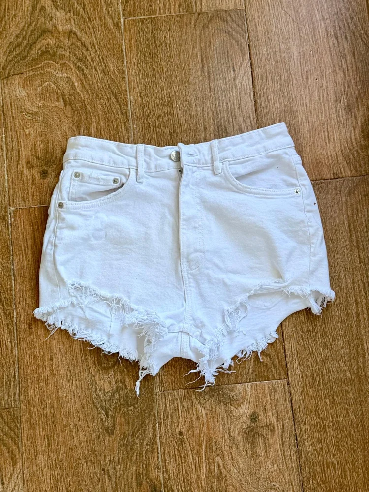 Zara شورتات