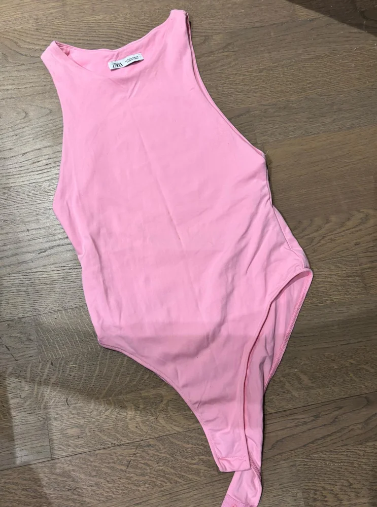 Zara قمصان
