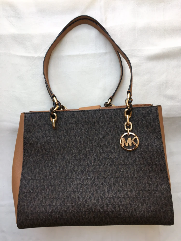 Michael Kors شنط كتف
