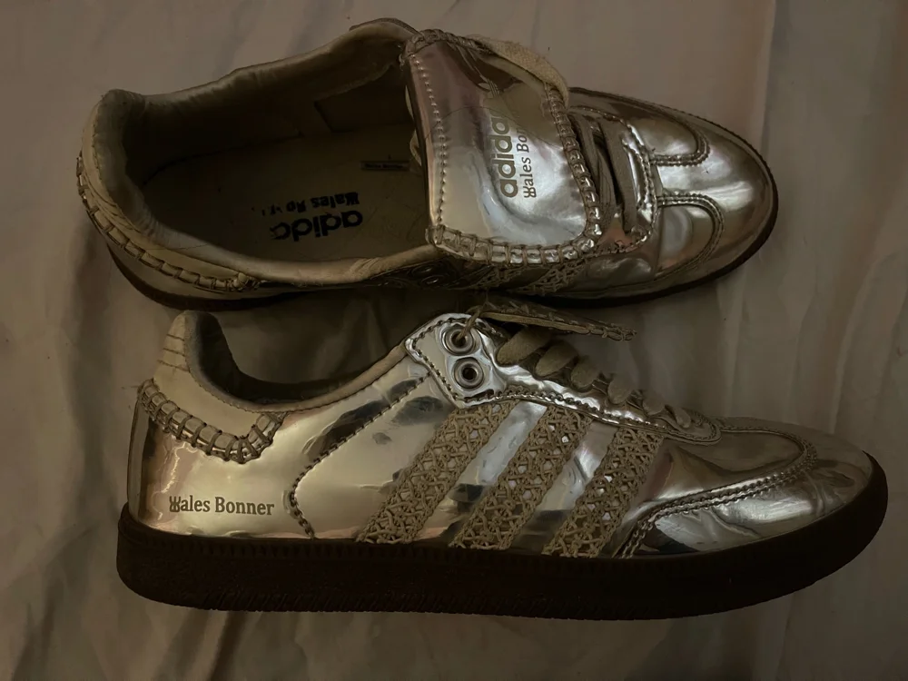 adidas Sneakers