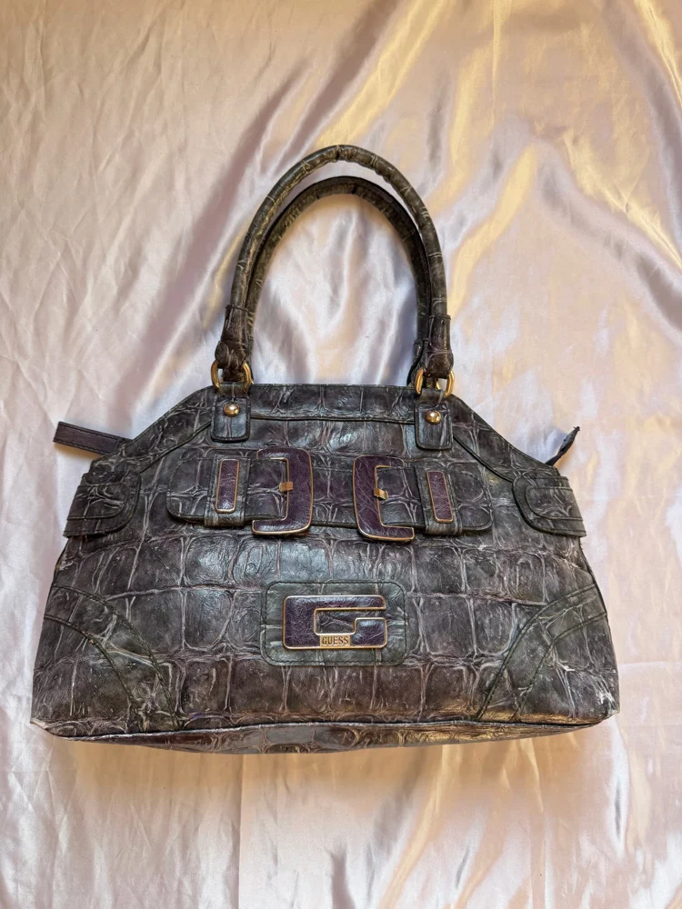 GUESS Shoulder Bags