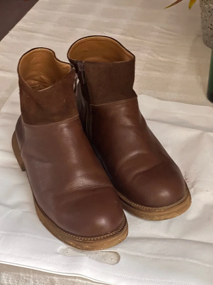 Boots, size 40