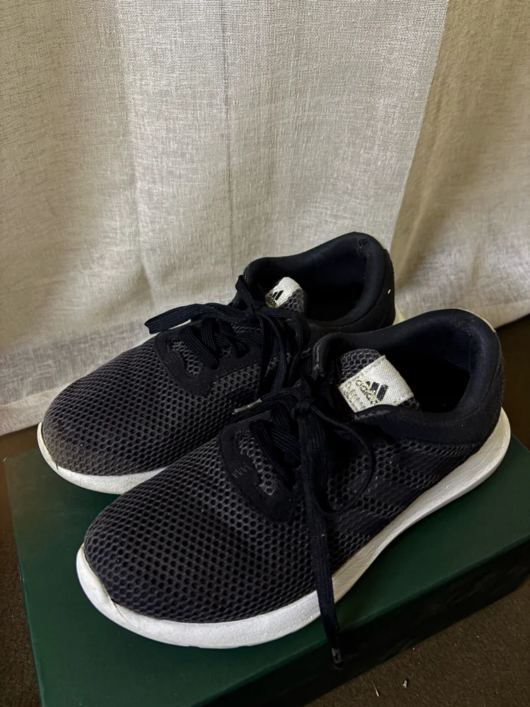 adidas Sneakers
