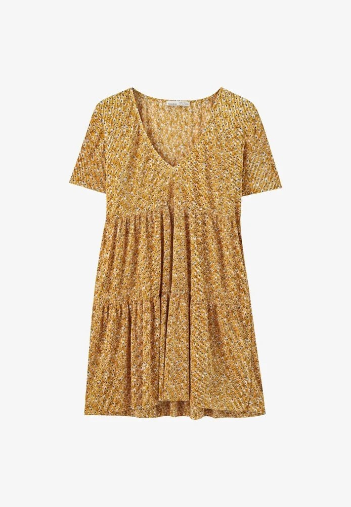 Pull & Bear فساتين قصيرة
