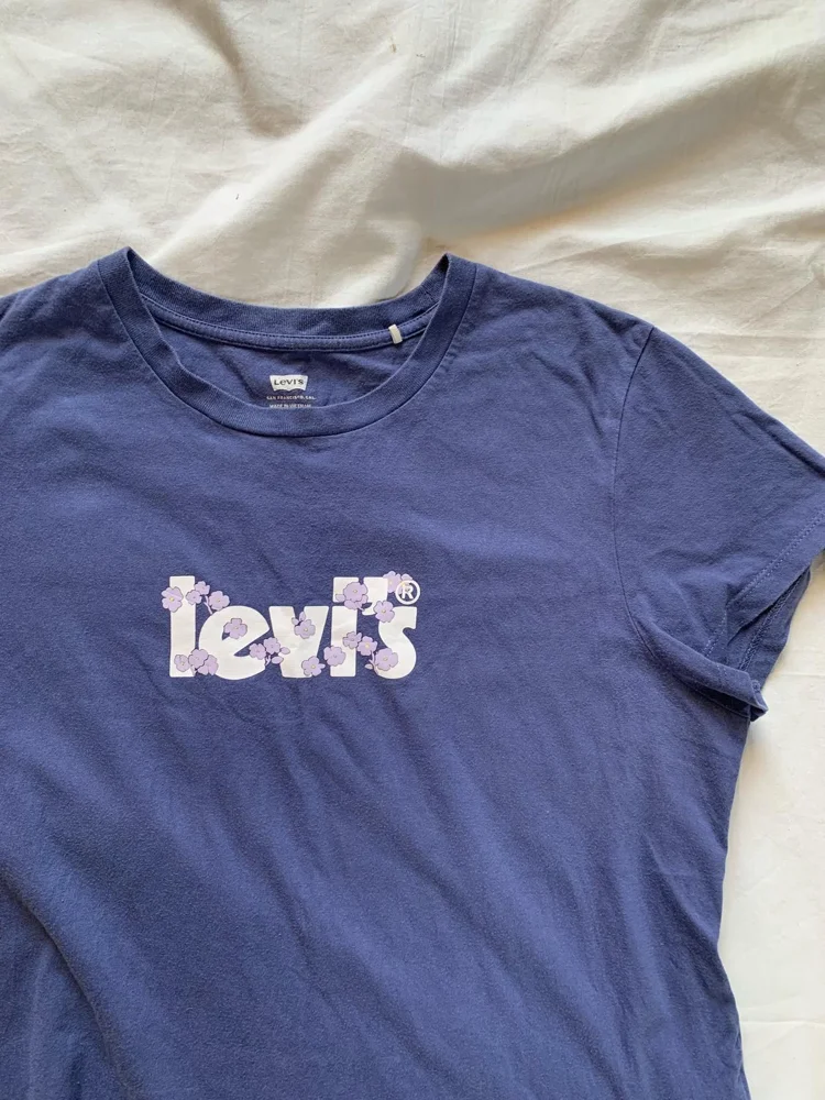 Levi's T-shirts