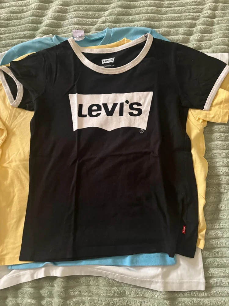 Levi's T-shirts