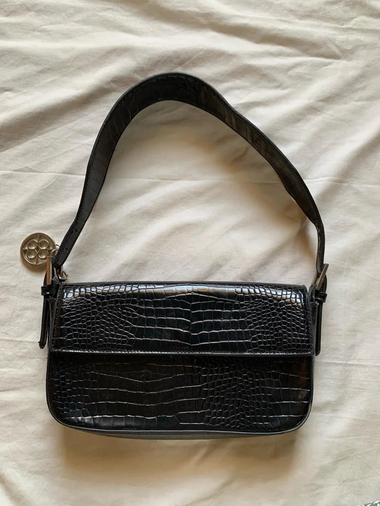 deja vu Shoulder Bag
