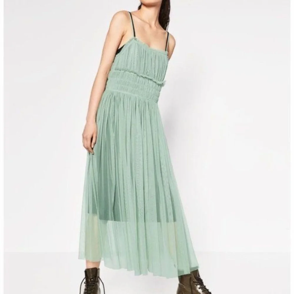 Zara فساتين طويلة