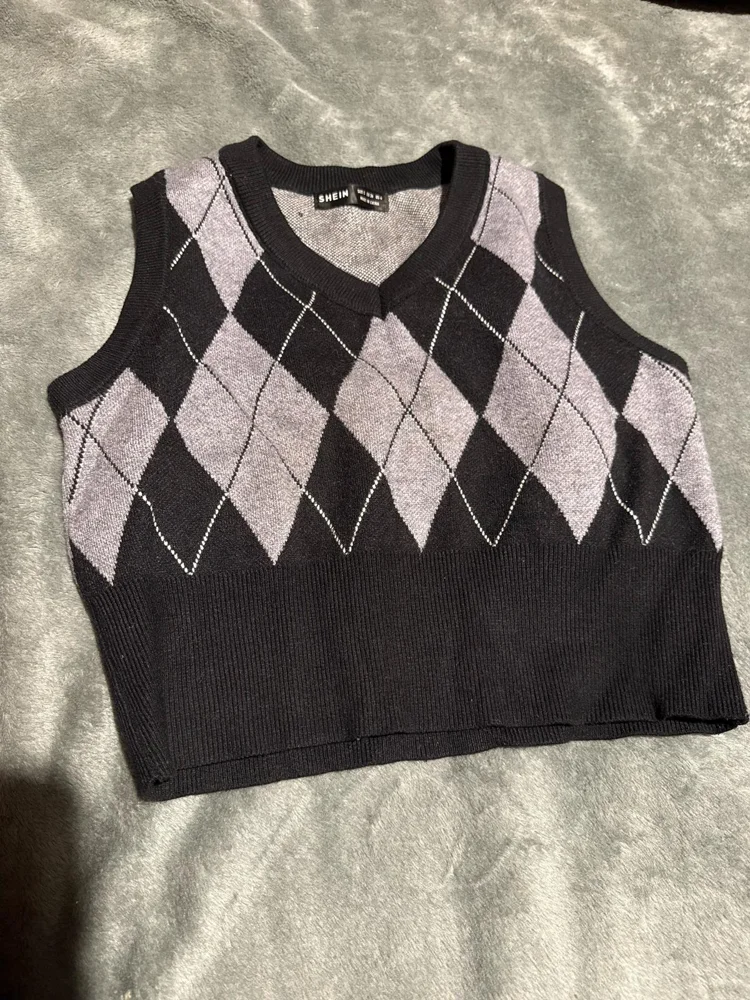 Shein سويترات وبلوفرات