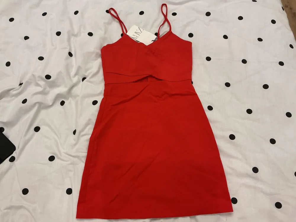 Zara فساتين قصيرة