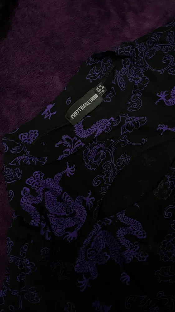 PrettyLittleThing توبات