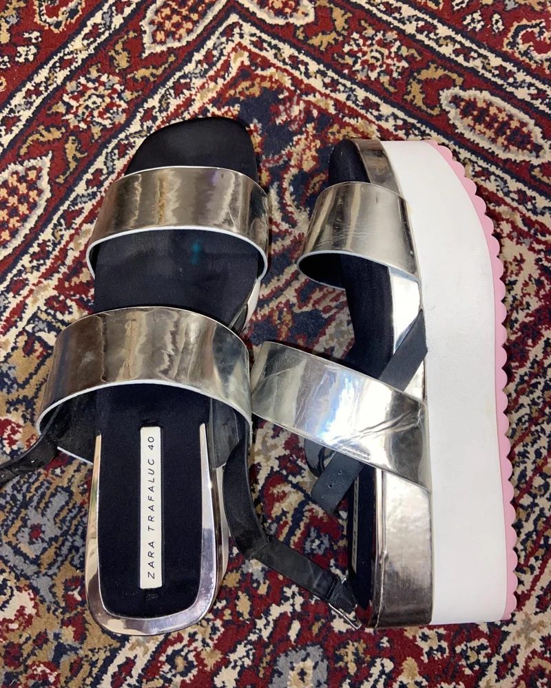 Zara صنادل